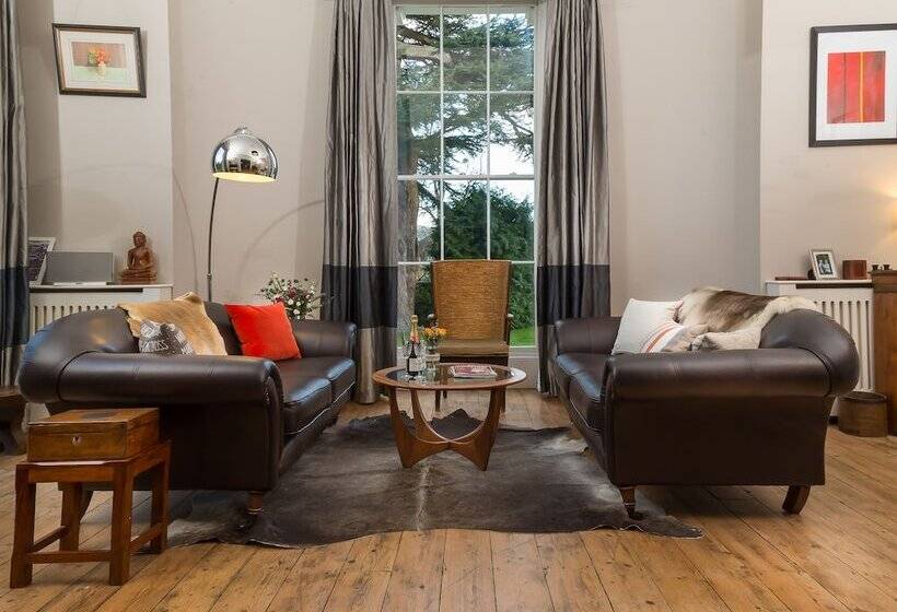 Ravenhurst Bed And Breakfast