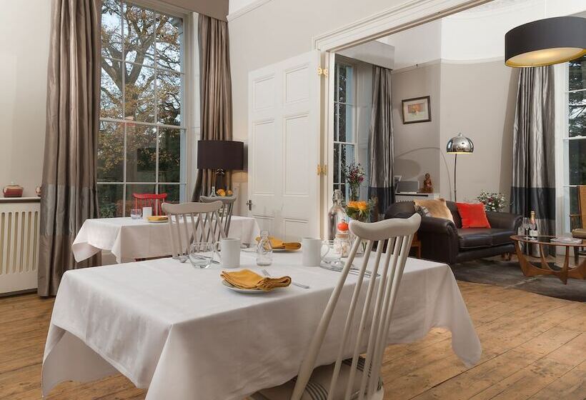 Ravenhurst Bed And Breakfast