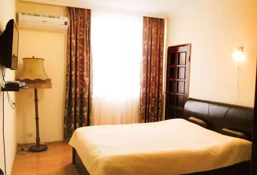 هاستل Lelis Guest House