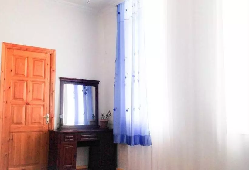 هاستل Lelis Guest House