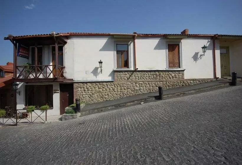 هاستل Lelis Guest House