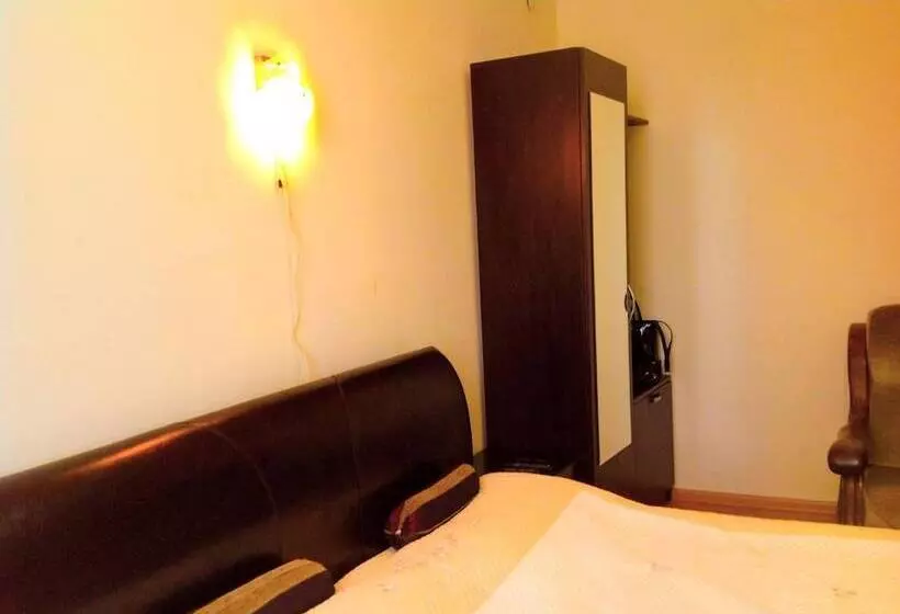 هاستل Lelis Guest House