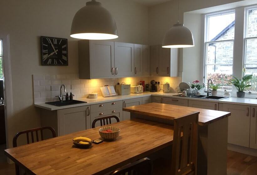 تختخواب و صبحانه Fernbank House