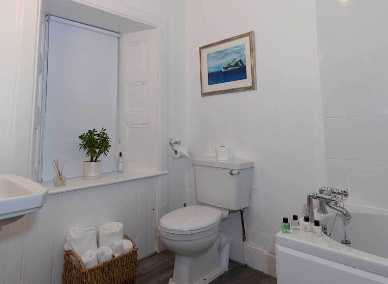 تختخواب و صبحانه Fernbank House