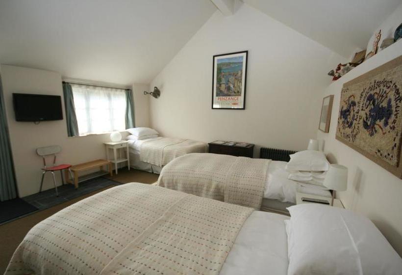 Bed and Breakfast T's At Lower Rudloe Farm