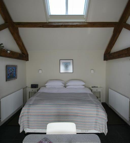 Bed and Breakfast T's At Lower Rudloe Farm