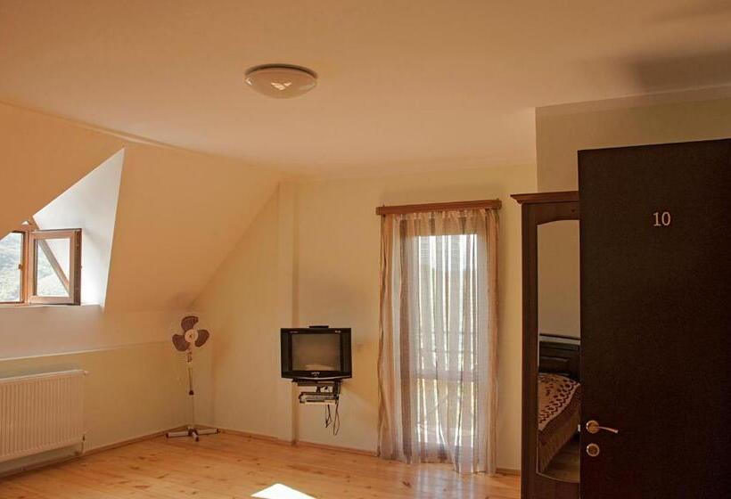 هتل Galavnis Kari