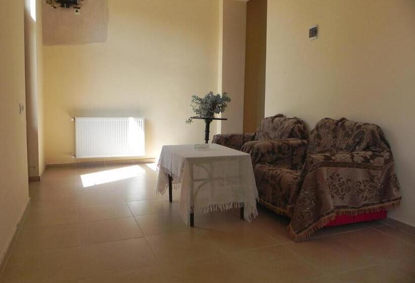 هتل Galavnis Kari