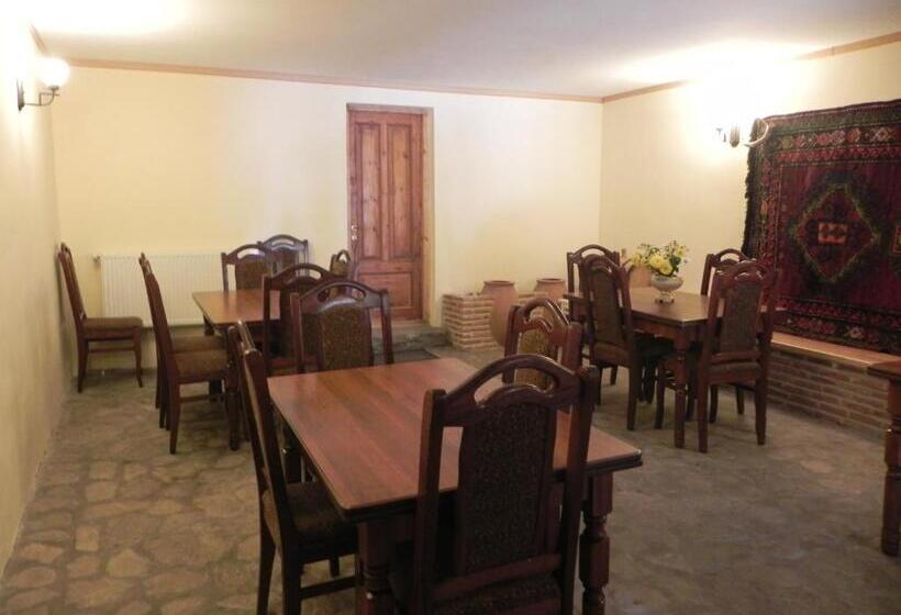 هتل Galavnis Kari