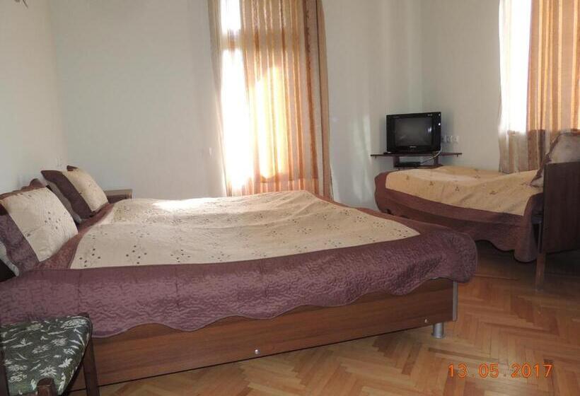 هتل Galavnis Kari