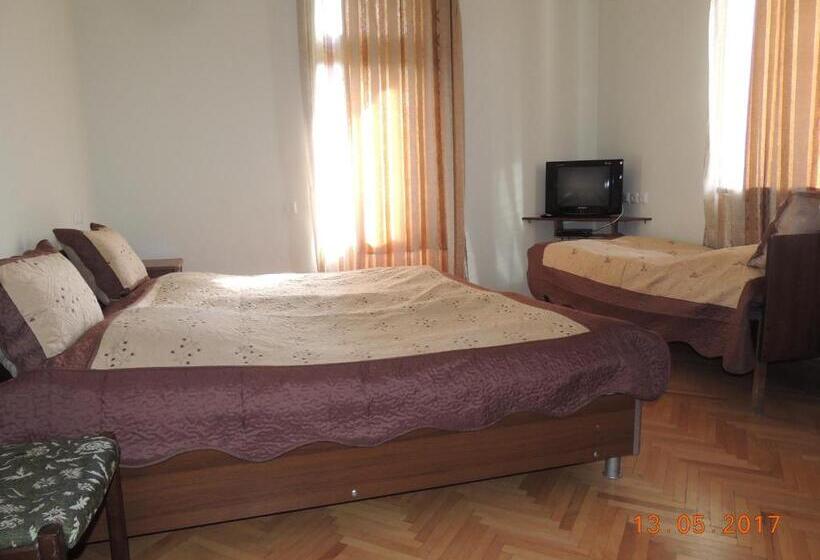 هتل Galavnis Kari