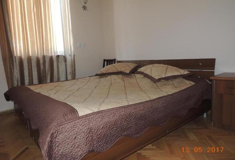 هتل Galavnis Kari