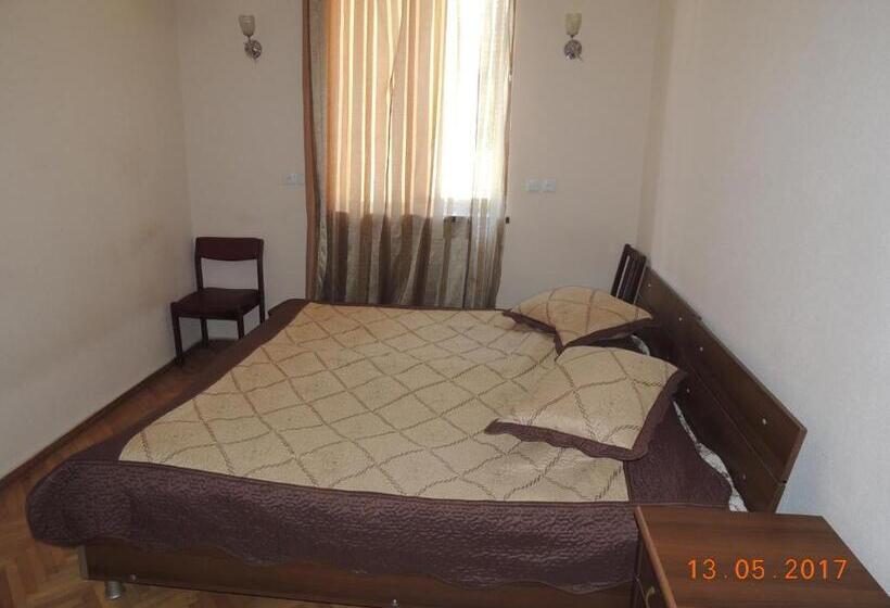 هتل Galavnis Kari