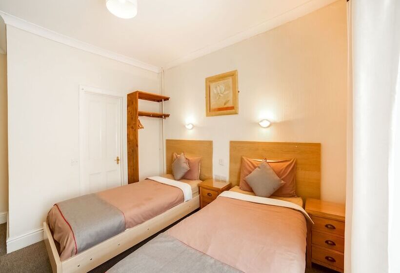 בית מלון כפרי Station Road Inn