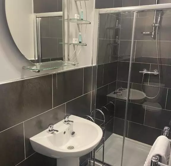 Jeffersons Hotel & Serviced Apartments