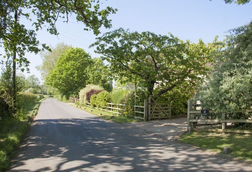 Larkrise Cottage Bed And Breakfast