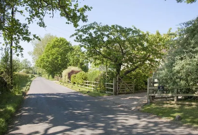 Larkrise Cottage Bed And Breakfast