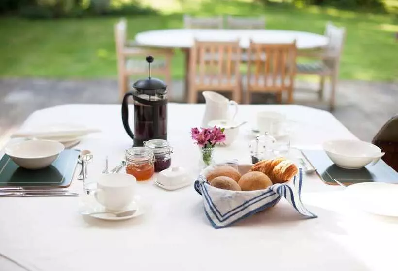 Larkrise Cottage Bed And Breakfast