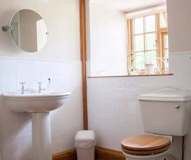 Larkrise Cottage Bed And Breakfast