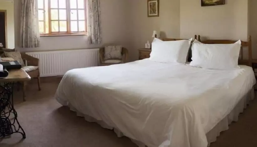 Larkrise Cottage Bed And Breakfast