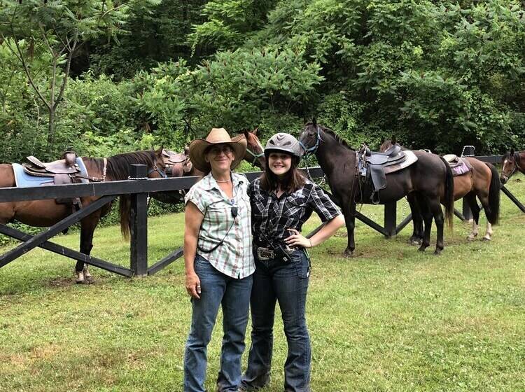 אתר נופש Pine Ridge Dude Ranch