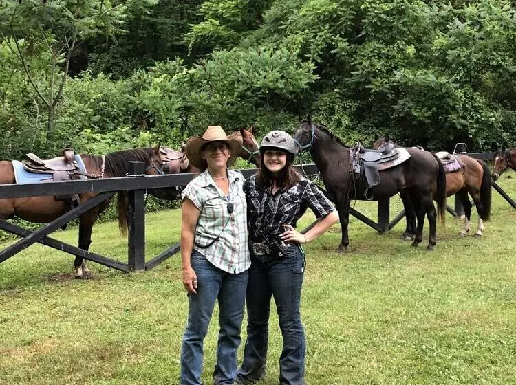 リゾートホテル Pine Ridge Dude Ranch