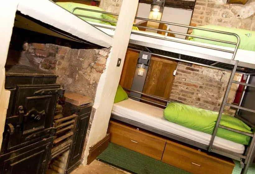 Yha Beverley Friary   Hostel