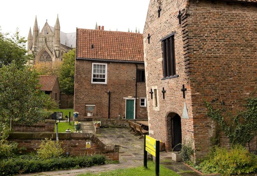 Yha Beverley Friary   Hostel