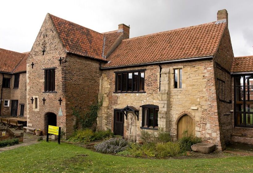 Yha Beverley Friary   Hostel
