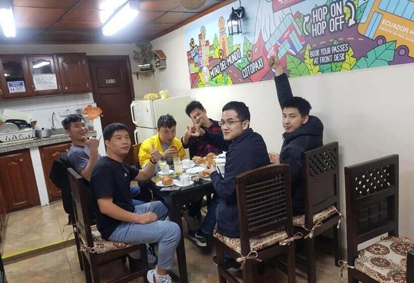 הוסטל Hostal Juana De Arco