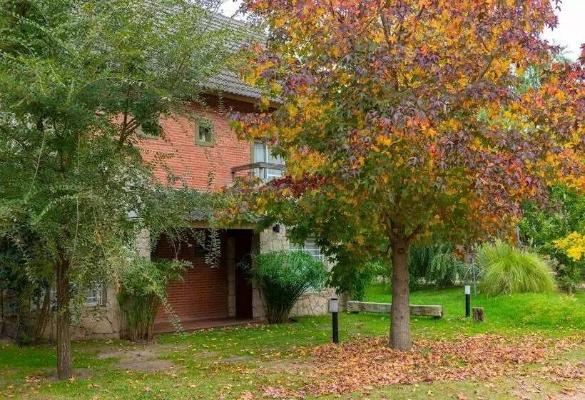 Hotelli Valeria House Rental Suites