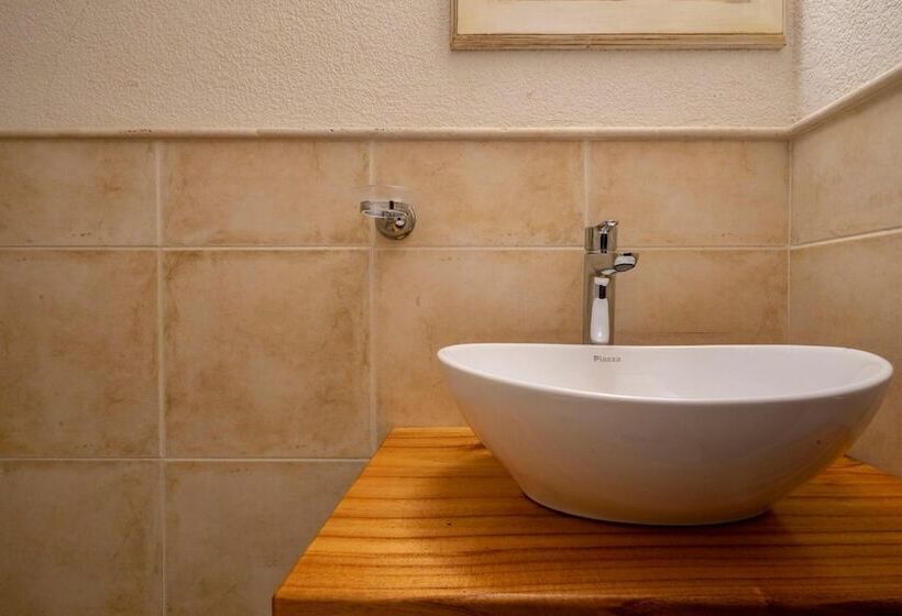 هتل Valeria House Rental Suites