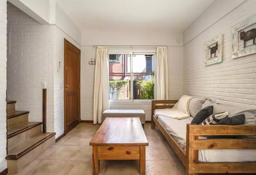 Hotelli Valeria House Rental Suites