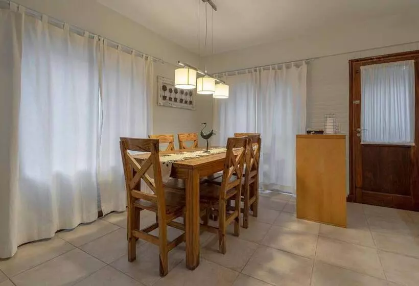Hotelli Valeria House Rental Suites