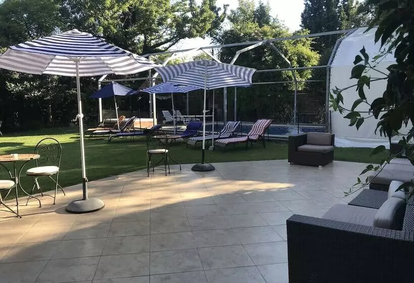 هتل Aeropuerto Ezeiza Casa De Mr