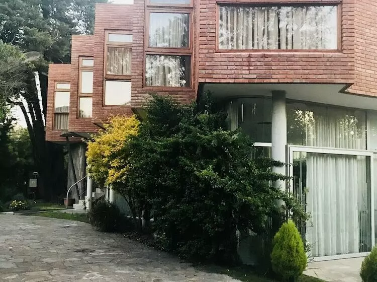 هتل Aeropuerto Ezeiza Casa De Mr