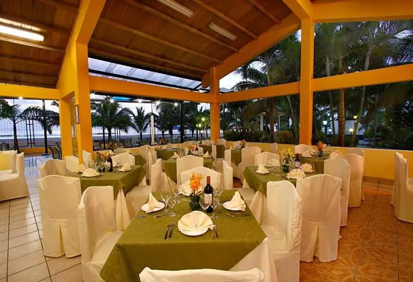 هتل Club Del Sol