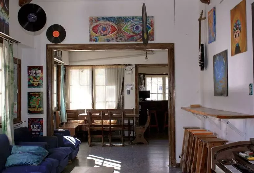 Zeppelin Art Hostel