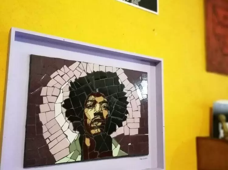 Zeppelin Art Hostel