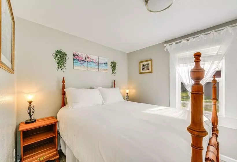 Cozy Norcal Cottage: 2 Mi To Redwoods & Beaches!