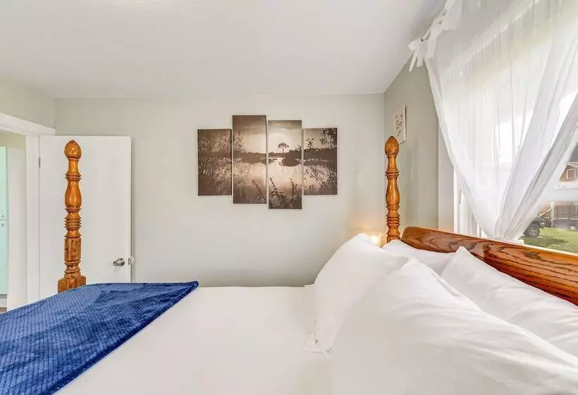 Cozy Norcal Cottage: 2 Mi To Redwoods & Beaches!