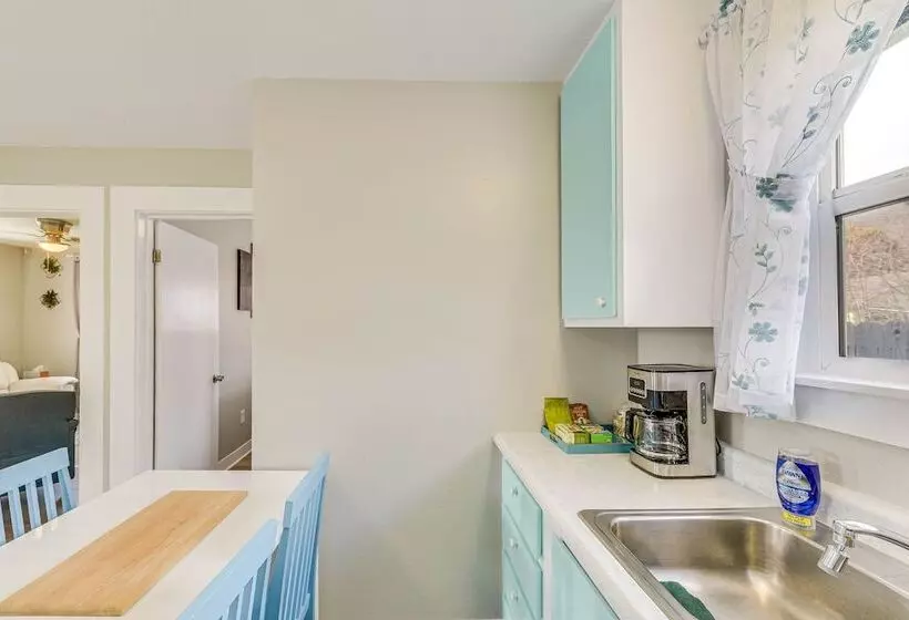 Cozy Norcal Cottage: 2 Mi To Redwoods & Beaches!