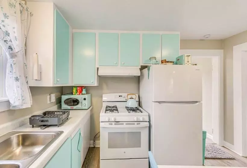 Cozy Norcal Cottage: 2 Mi To Redwoods & Beaches!