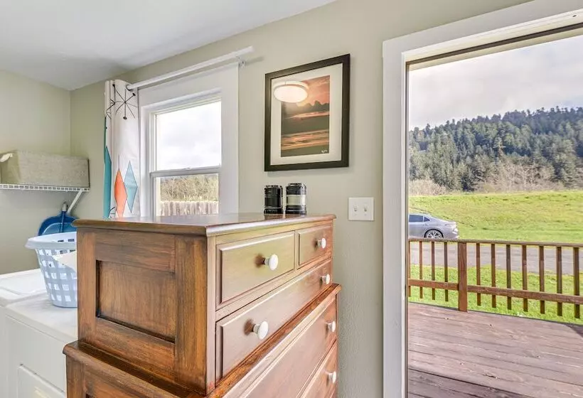 Cozy Norcal Cottage: 2 Mi To Redwoods & Beaches!