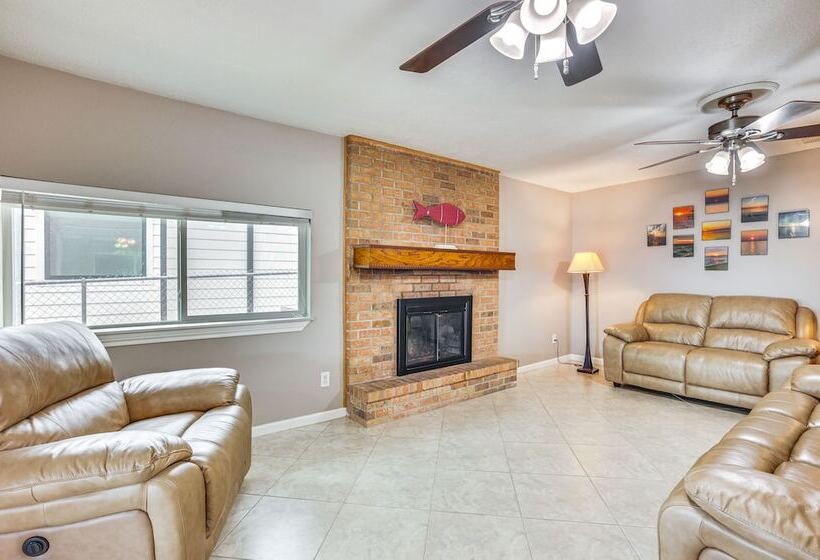 Lakefront Livingston Retreat W/ Dock & Fire Pit!