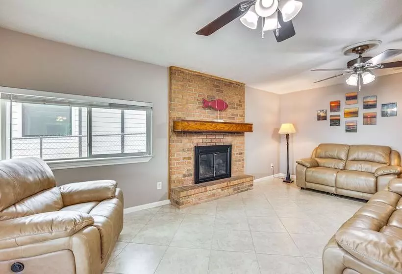 Lakefront Livingston Retreat W/ Dock & Fire Pit!