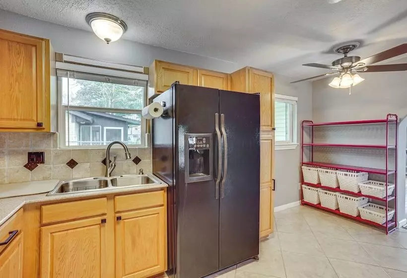 Lakefront Livingston Retreat W/ Dock & Fire Pit!