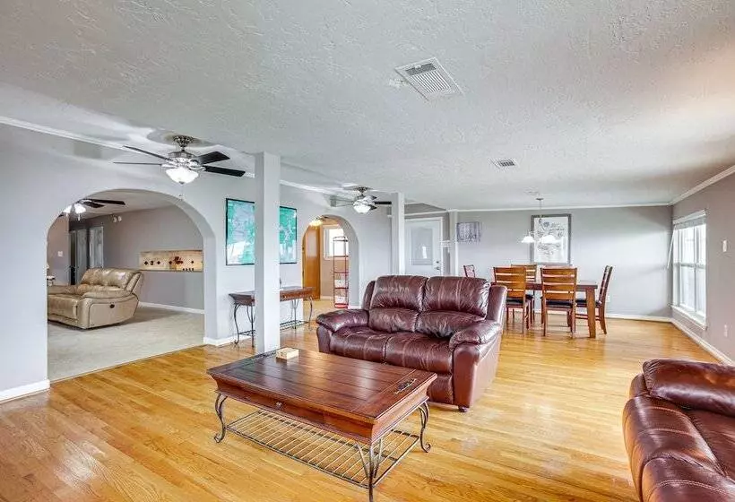 Lakefront Livingston Retreat W/ Dock & Fire Pit!