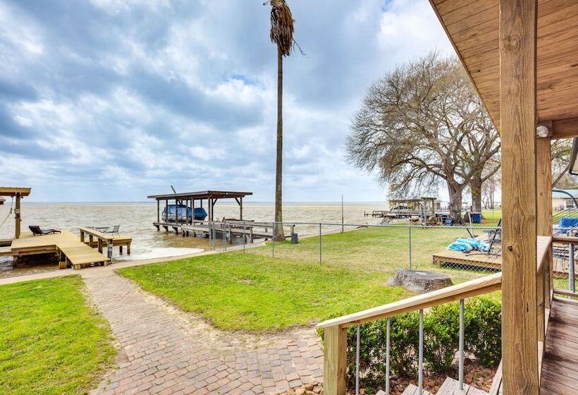Lakefront Livingston Retreat W/ Dock & Fire Pit!