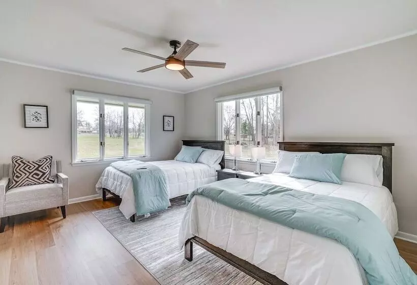 Peaceful Longview Home W/ Pond, 6 Mi To Downtown!